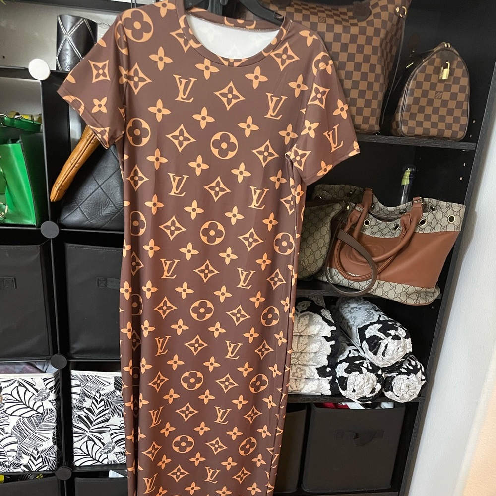 These beautiful dress are one size fits all they will stretch up to a 3x